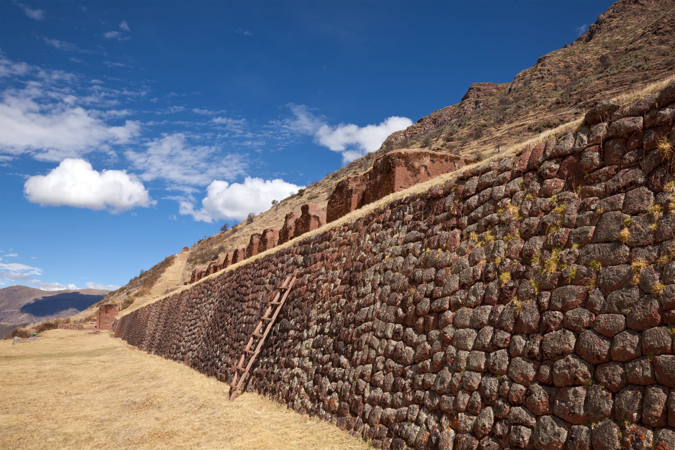 muro inca de huchuy qosqo